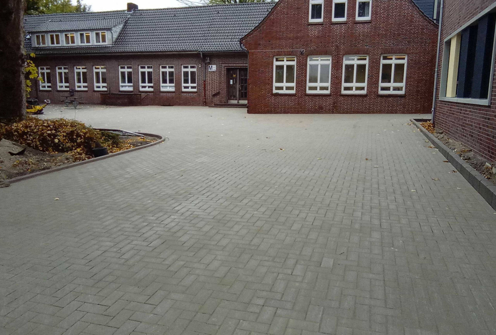 Lehde Strassenbau - Schulhof
