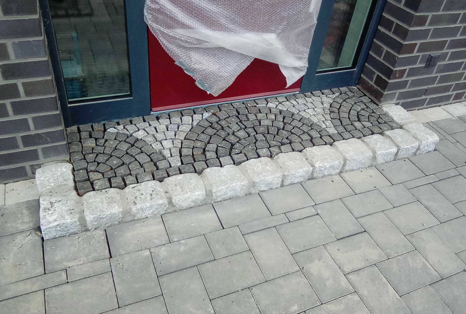 Lehde Strassenbau - Hauseingang